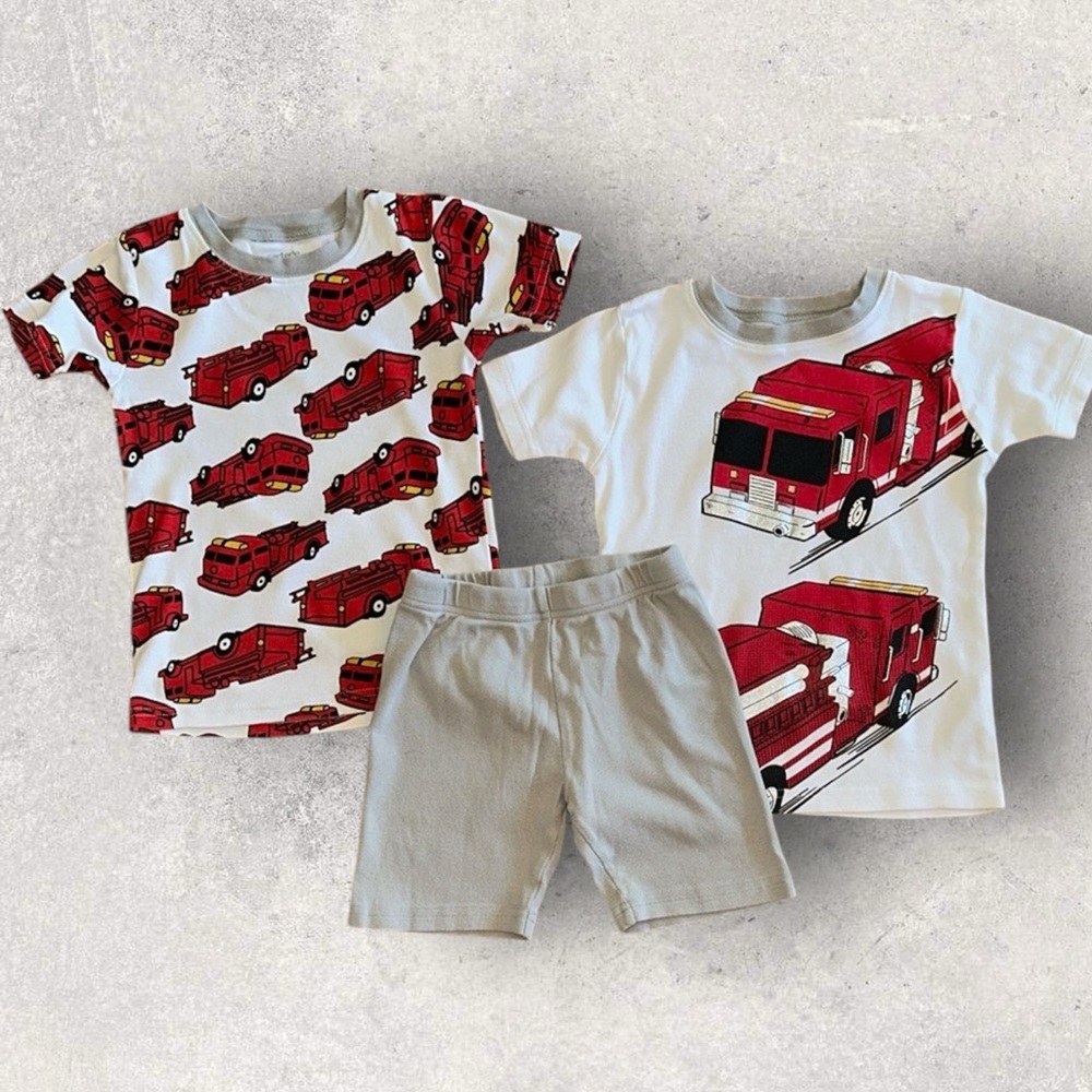 Carter's Red and White Fire Truck Pajama Shorts Set, size 5